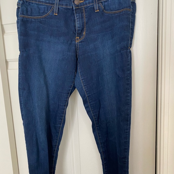 Flying Monkey skinny jeans size 27 mid rise. Gained weight and barely wore them - Picture 4 of 4